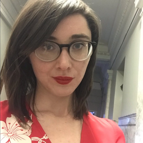 Meet your Posher, Caroline - Picture 1 of 1